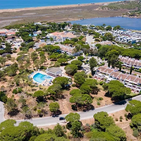 Victory Village Quinta Do - Spacious 2 Bed / 3 Bath Apartament *